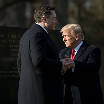 Elon Musk und Donald Trump versöhnen sich öffentlich am Charlie Kirk Memorial