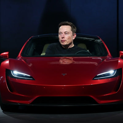Elon Musk enthüllt aufregende Details über den Tesla Roadster in der Joe Rogan Experience.