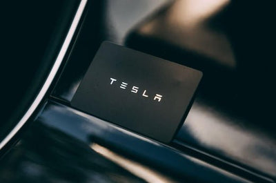 Wie entsperrt man ein Tesla Model 3 mit einer Karte?