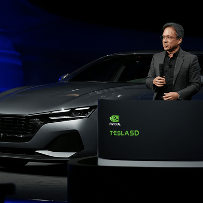 Nvidia-CEO Jensen Huang präzisiert auf der CES 2026 Unterschiede zwischen Tesla FSD und dem neuen Alpamayo-System