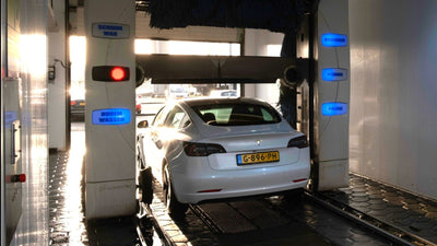 Vorbereitung für eine Reinigung: So schalten Sie Ihren Tesla für eine Autowäsche in den Leerlauf