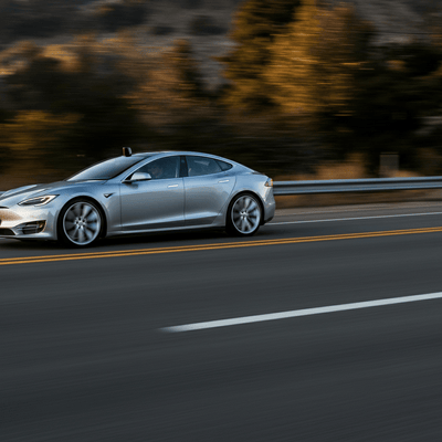 Tesla Full Self-Driving übernimmt defensives Protokoll, um aggressiven Dränglern automatisch nachzugeben