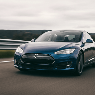 Tesla-Besitzer überschreiten 8 Milliarden Meilen mit FSD (überwacht) und markieren damit einen wichtigen Meilenstein in der autonomen Fahrtechnologie