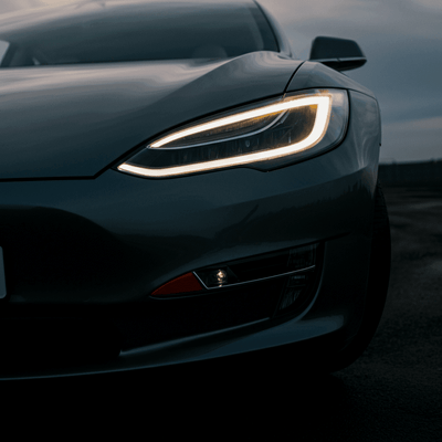 Tesla bereitet großes Software-Upgrade für Matrix-Scheinwerfer vor, um Blendung zu bekämpfen und Sichtbarkeit zu verbessern