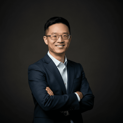 Tesla sichert sich Top-Manager Tom Zhu mit massivem Aktienanreiz für ehrgeizige Zukunft