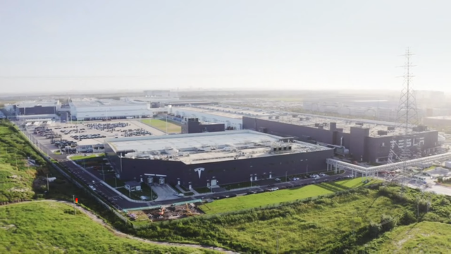Giga Shanghai baute am 8. Dezember 2025 sein 4-millionstes Auto, ein Model Y L.