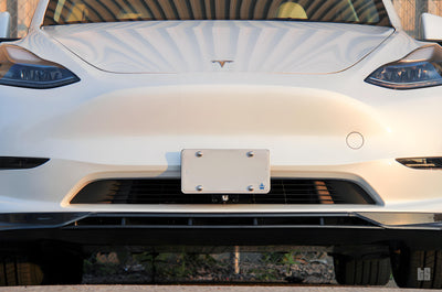 Nummernschild perfekt befestigen: Anleitung zum Anbringen eines Frontschilds am Tesla Model Y