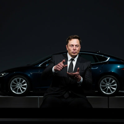 Elon Musk skizziert Teslas KI-Chip-Iterationen, und die sind ziemlich verrückt.