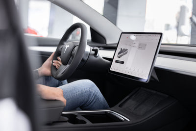 Konnektivität meistern: So koppeln Sie Ihr Telefon mit dem Tesla Model Y