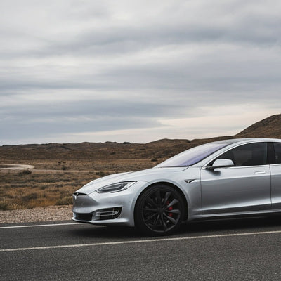 Tesla-Hacker enthüllt potenziell lebensrettende FSD-Vorschläge im Software-Update 2025.32.3