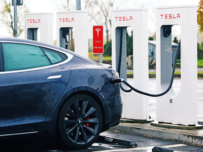 Tesla: Wie benutzt man den Super Charger?