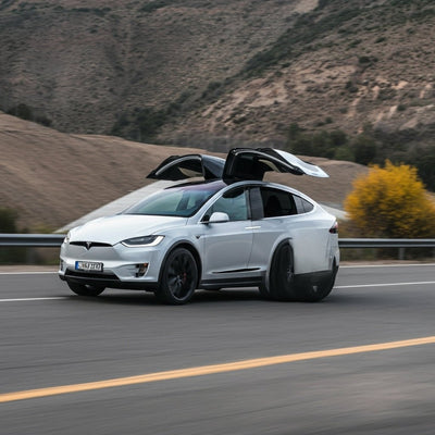 Tesla Model X verliert dank Designverbesserungen 400 Pfund an Gewicht.