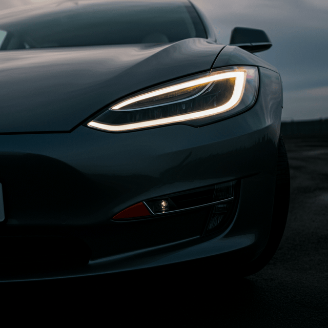 Tesla bereitet großes Software-Upgrade für Matrix-Scheinwerfer vor, um Blendung zu bekämpfen und Sichtbarkeit zu verbessern