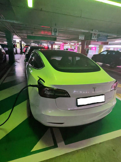 Tesla Shop listete eine einmonatige FSD (überwacht) Geschenkkarte, Dez. 2025