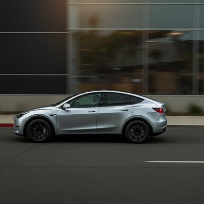 Tesla bringt FSD-Kritiker zum Schweigen, indem es ein Video veröffentlicht, in dem das Model Y sich selbst an den Kunden ausliefert
