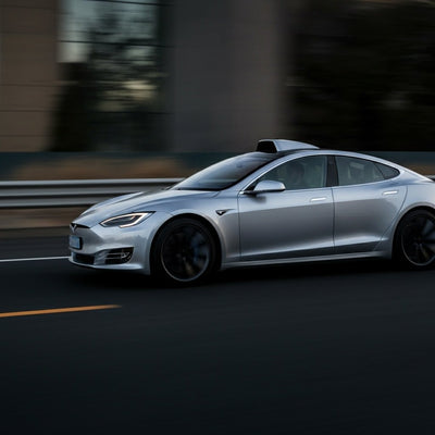 Tesla unternimmt einen Schritt zur Abschaffung der Sicherheitsfahrer im Robotaxi-Service.