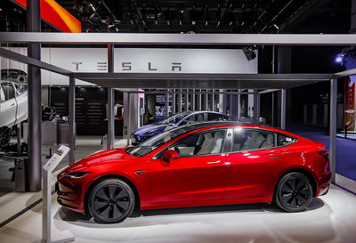 Tesla tritt auf der China Internat ional Supply Chain Expo in Peking im Mittelpunkt